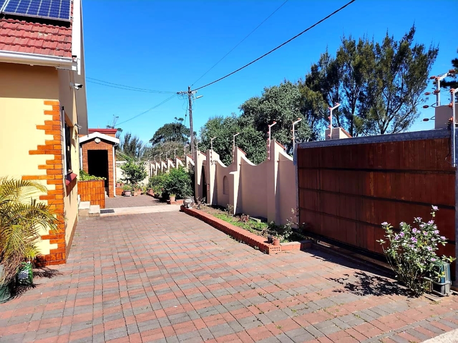 6 Bedroom Property for Sale in Baysville Eastern Cape